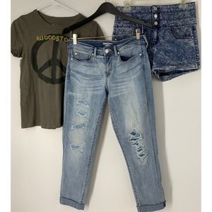 Women’s lot of three sz 7 Denizen Levis jeans + Shorts + Tshirt 5666